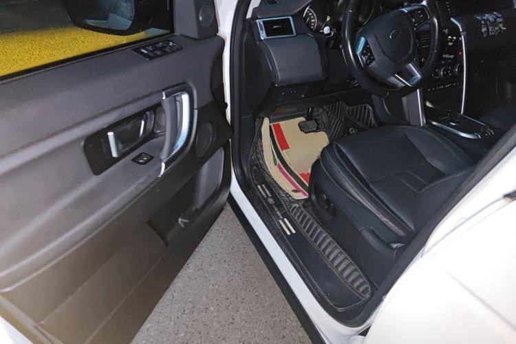 Used Land Rover Discovery Sport 2017 2.0T SE Driver Seat