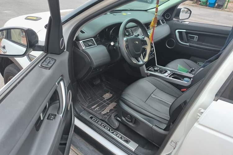 Used Land Rover Discovery Sport 2017 2.0T SE Driver Seat