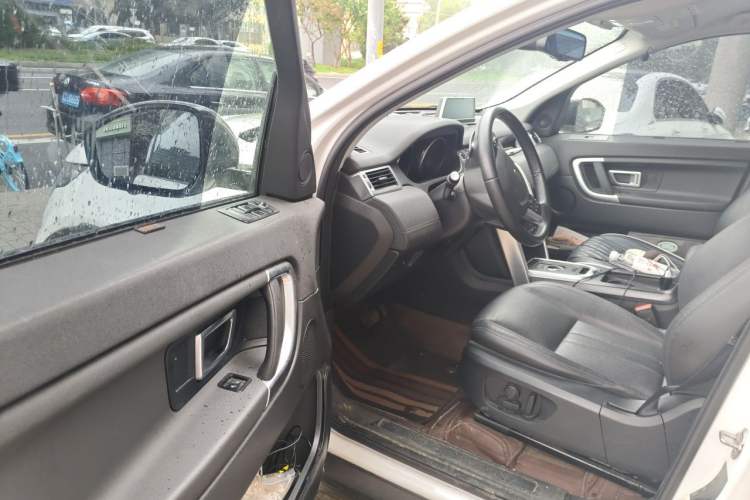Used Land Rover Discovery Sport 2017 2.0T SE Driver Seat