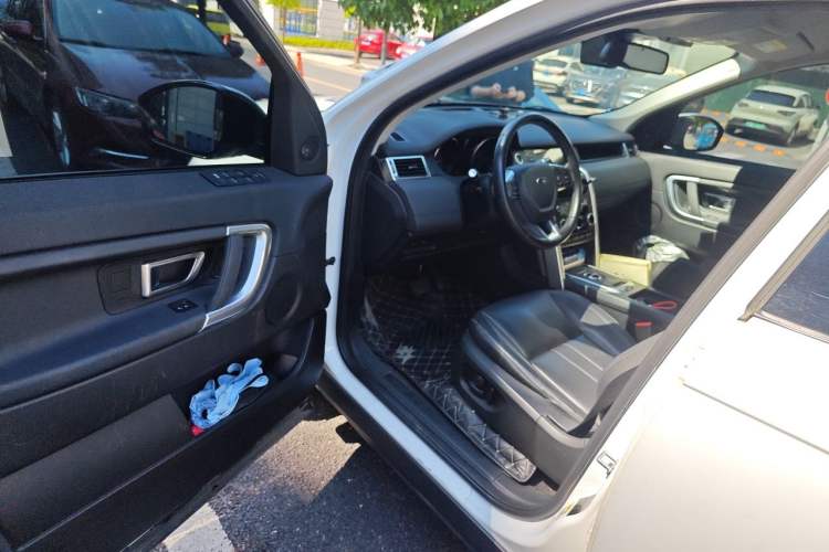 Used Land Rover Discovery Sport 2017 2.0T SE Driver Seat