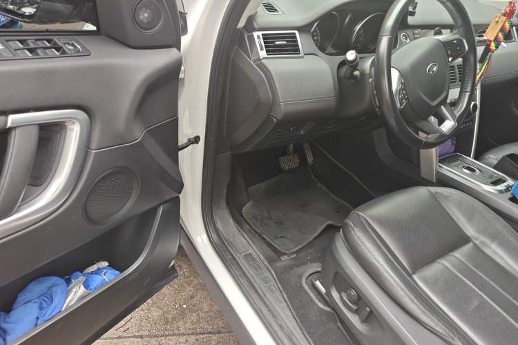 Used Land Rover Discovery Sport 2017 2.0T SE Driver Seat