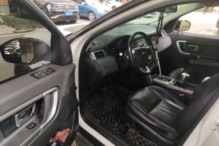 Used Land Rover Discovery Sport 2017 2.0T SE Driver Seat