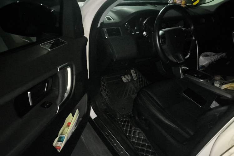 Used Land Rover Discovery Sport 2017 2.0T SE Driver Seat