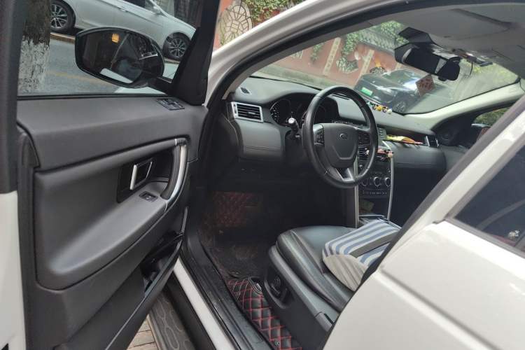 Used Land Rover Discovery Sport 2017 2.0T SE Driver Seat