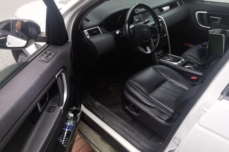 Used Land Rover Discovery Sport 2017 2.0T SE Driver Seat