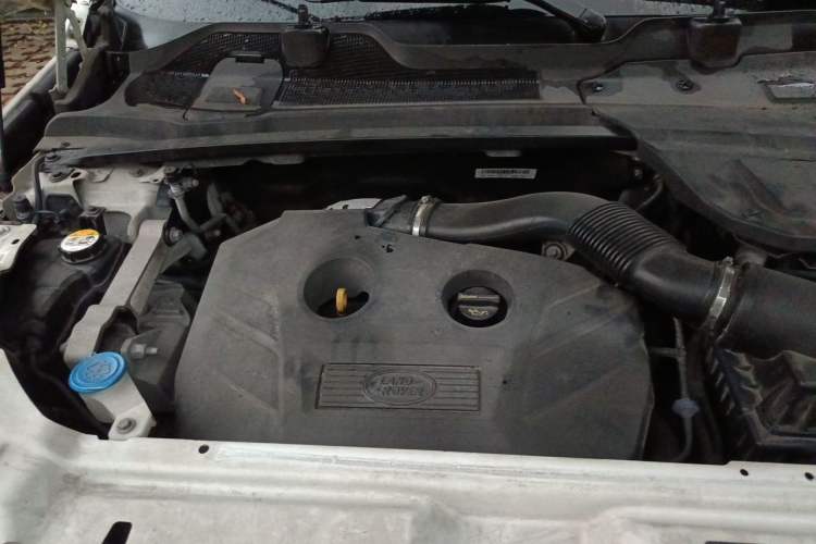 Used Land Rover Discovery Sport 2017 2.0T SE Engine Bay