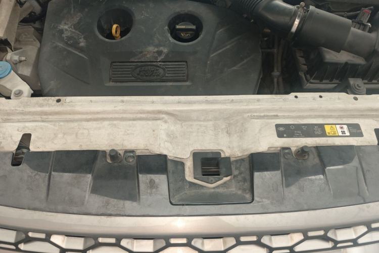 Used Land Rover Discovery Sport 2017 2.0T SE Engine Bay