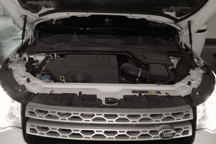 Used Land Rover Discovery Sport 2017 2.0T Cool Black Limited Edition Engine Bay