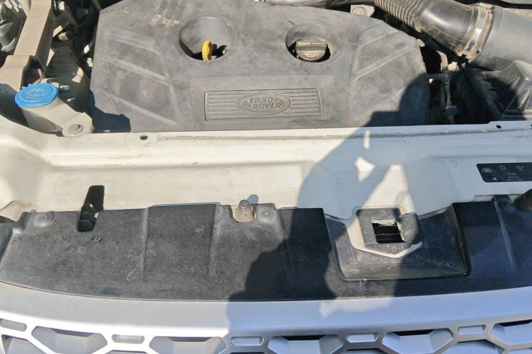 Used Land Rover Discovery Sport 2017 2.0T HSE Engine Bay