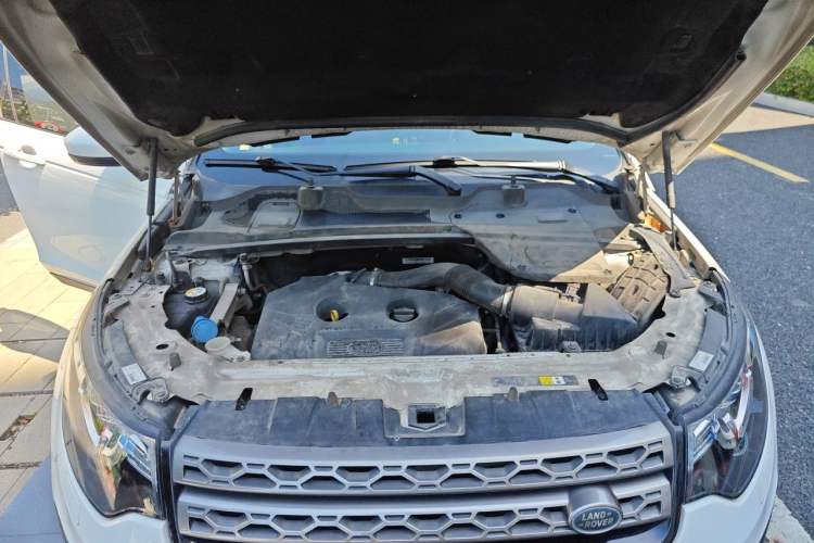 Used Land Rover Discovery Sport 2017 2.0T SE Engine Bay