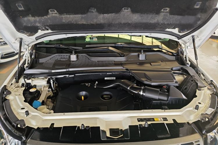Used Land Rover Discovery Sport 2017 2.0T PURE Engine Bay