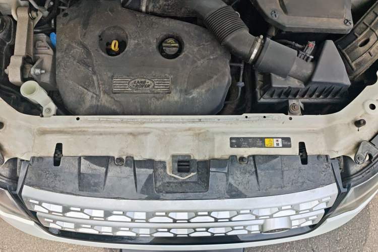 Used Land Rover Discovery Sport 2017 2.0T HSE Engine Bay