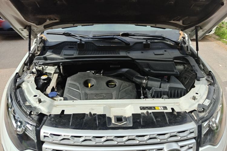 Used Land Rover Discovery Sport 2017 2.0T HSE Engine Bay