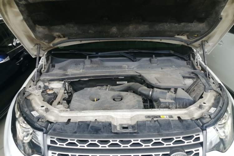 Used Land Rover Discovery Sport 2017 2.0T SE Engine Bay
