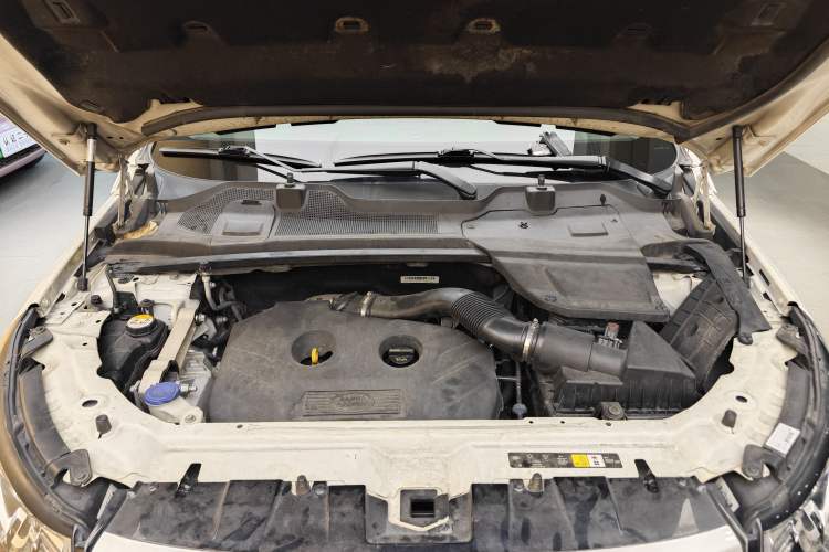 Used Land Rover Discovery Sport 2017 2.0T HSE Engine Bay