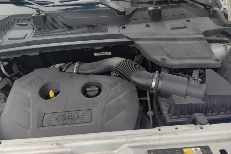Used Land Rover Discovery Sport 2017 2.0T Cool Black Limited Edition Engine Bay