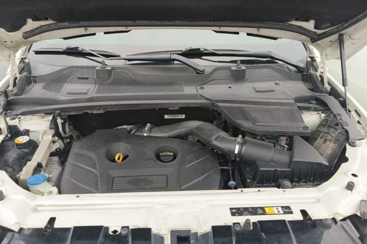 Used Land Rover Discovery Sport 2017 2.0T SE Engine Bay