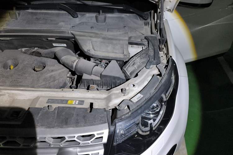 Used Land Rover Discovery Sport 2017 2.0T HSE Engine Bay Left
