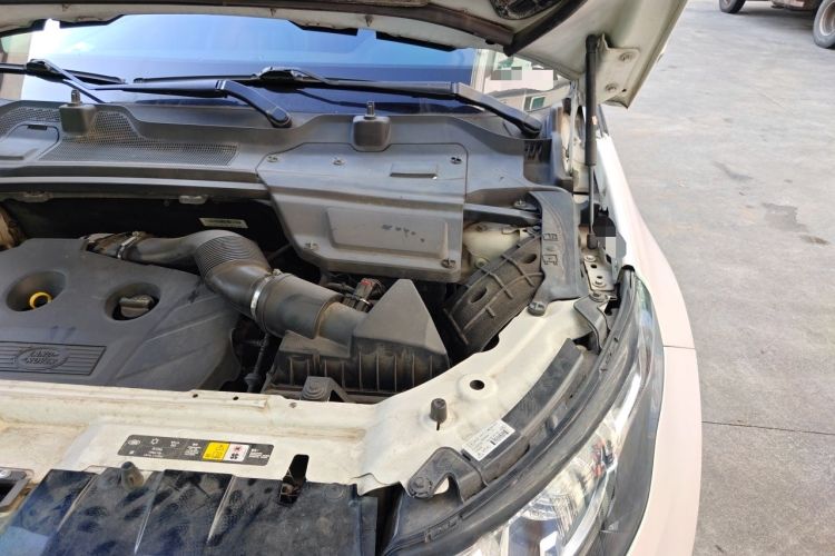 Used Land Rover Discovery Sport 2017 2.0T SE Engine Bay Left
