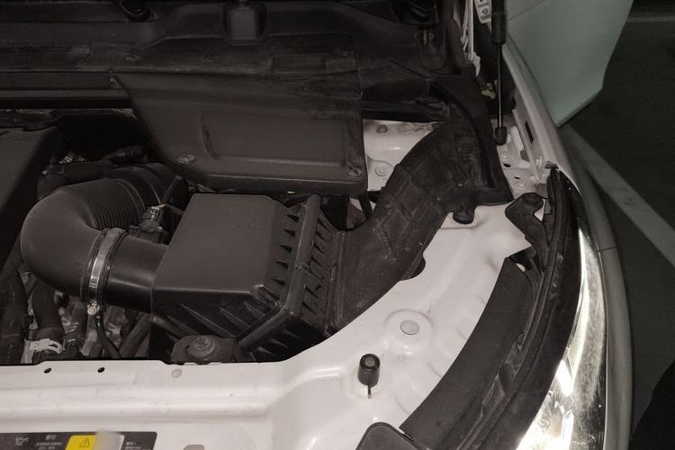 Used Land Rover Discovery Sport 2017 2.0T Cool Black Limited Edition Engine Bay Left