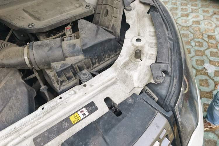 Used Land Rover Discovery Sport 2017 2.0T SE Engine Bay Left