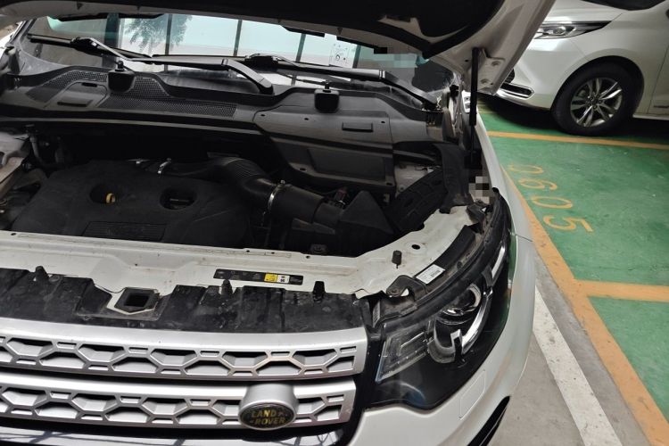 Used Land Rover Discovery Sport 2017 2.0T HSE Engine Bay Left