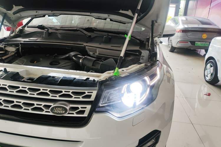 Used Land Rover Discovery Sport 2017 2.0T HSE Engine Bay Left