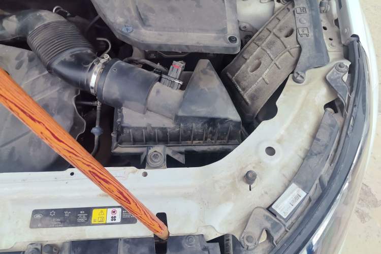 Used Land Rover Discovery Sport 2017 2.0T PURE Engine Bay Left