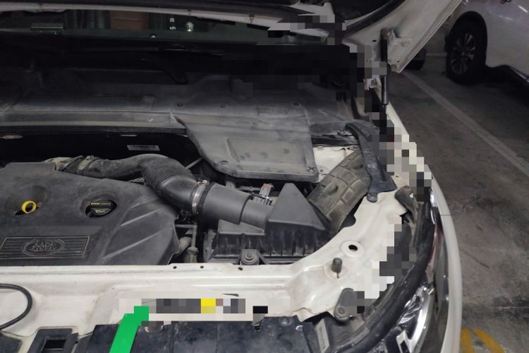 Used Land Rover Discovery Sport 2017 2.0T SE Engine Bay Left