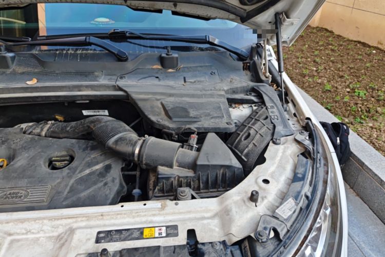 Used Land Rover Discovery Sport 2017 2.0T SE Engine Bay Left