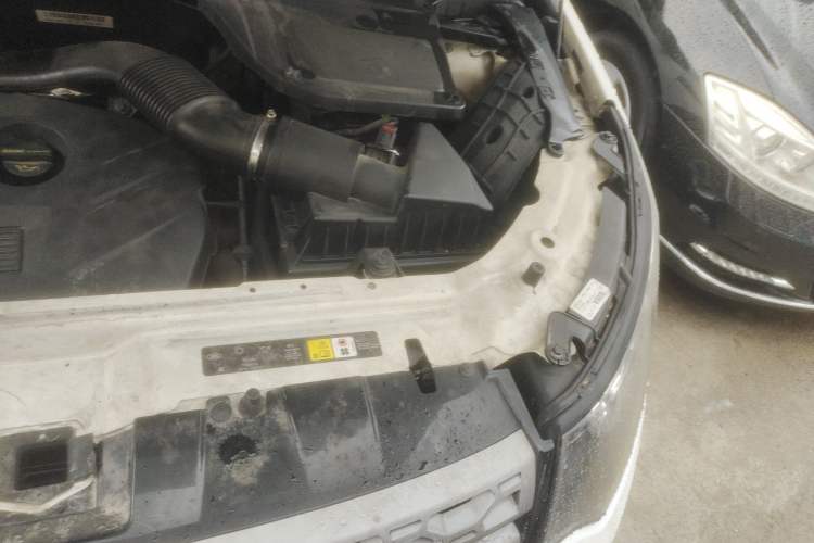 Used Land Rover Discovery Sport 2017 2.0T PURE Engine Bay Left