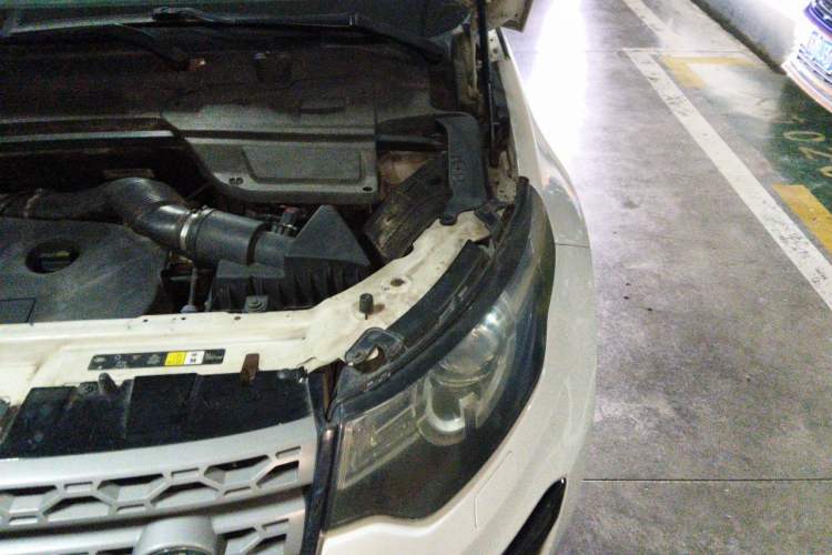 Used Land Rover Discovery Sport 2017 2.0T PURE Engine Bay Left
