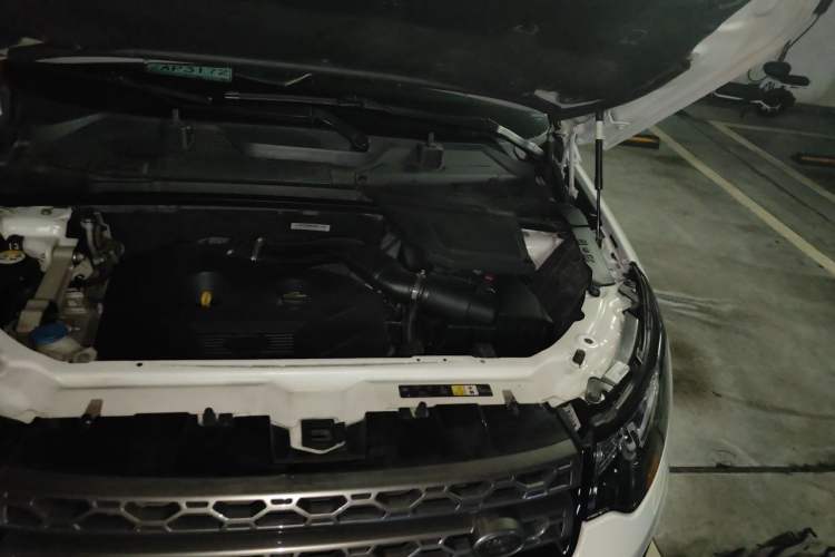 Used Land Rover Discovery Sport 2017 2.0T SE Engine Bay Left