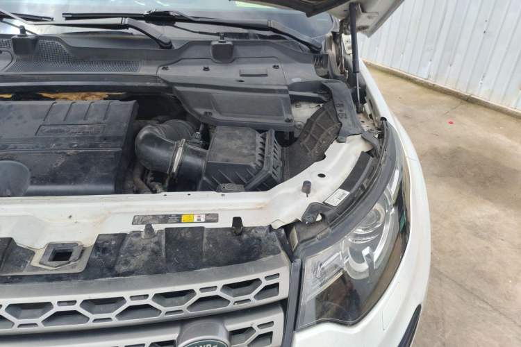 Used Land Rover Discovery Sport 2017 2.0T SE Engine Bay Left