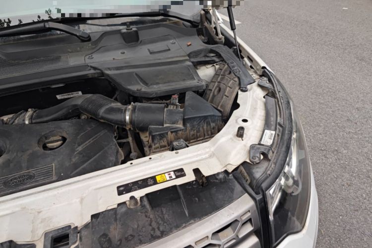 Used Land Rover Discovery Sport 2017 2.0T SE Engine Bay Left