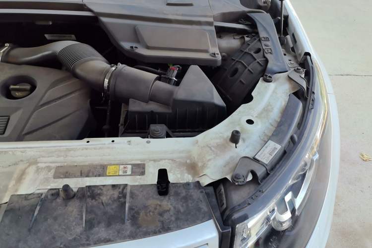 Used Land Rover Discovery Sport 2017 2.0T HSE Engine Bay Left