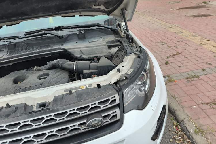 Used Land Rover Discovery Sport 2017 2.0T SE Engine Bay Left