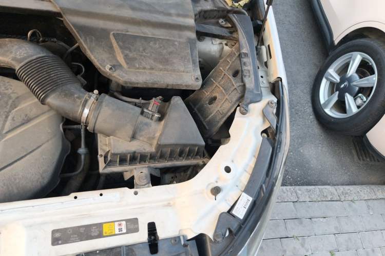 Used Land Rover Discovery Sport 2017 2.0T SE Engine Bay Left