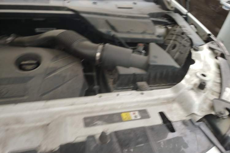 Used Land Rover Discovery Sport 2017 2.0T HSE Engine Bay Left