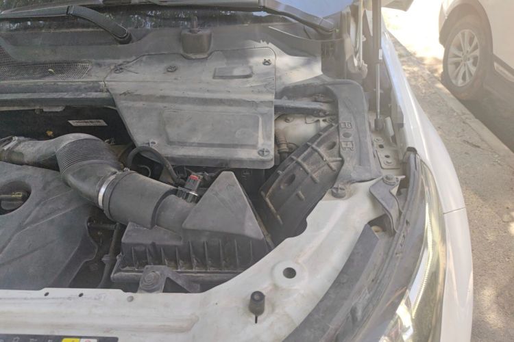 Used Land Rover Discovery Sport 2017 2.0T SE Engine Bay Left