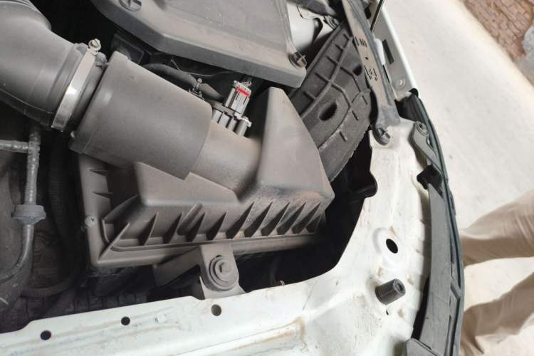 Used Land Rover Discovery Sport 2017 2.0T HSE LUXURY Engine Bay Left