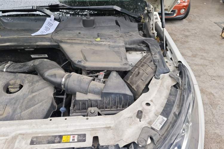 Used Land Rover Discovery Sport 2017 2.0T SE Engine Bay Left