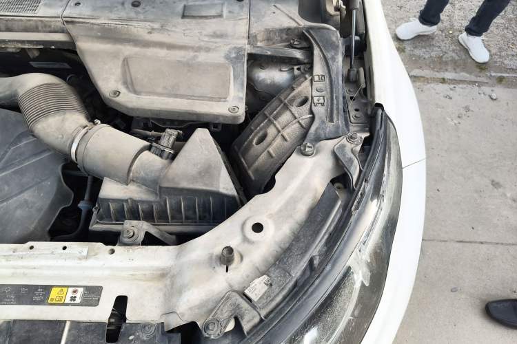 Used Land Rover Discovery Sport 2017 2.0T PURE Engine Bay Left