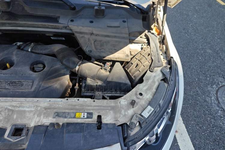 Used Land Rover Discovery Sport 2017 2.0T SE Engine Bay Left