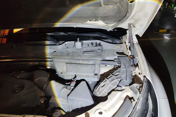 Used Land Rover Discovery Sport 2017 2.0T SE Engine Bay Left