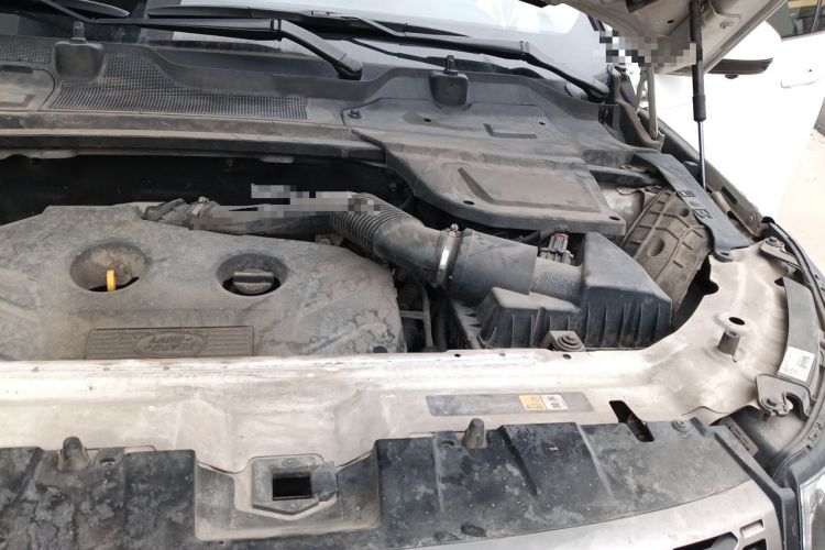 Used Land Rover Discovery Sport 2017 2.0T SE Engine Bay Left
