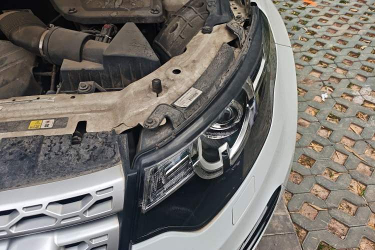 Used Land Rover Discovery Sport 2017 2.0T HSE Engine Bay Left
