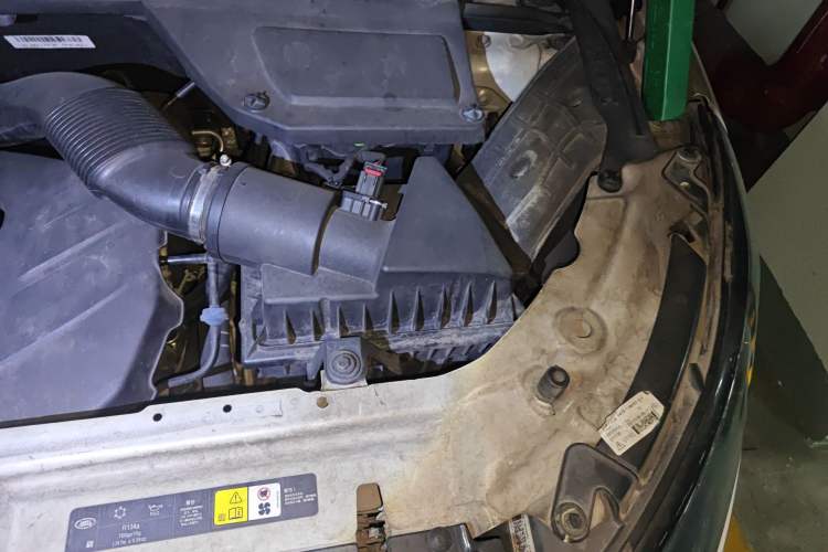 Used Land Rover Discovery Sport 2017 2.0T SE Engine Bay Left