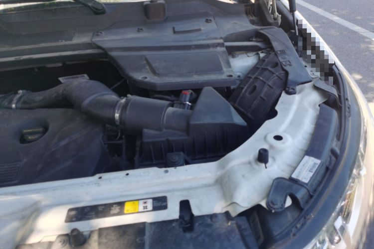 Used Land Rover Discovery Sport 2017 2.0T HSE Engine Bay Left