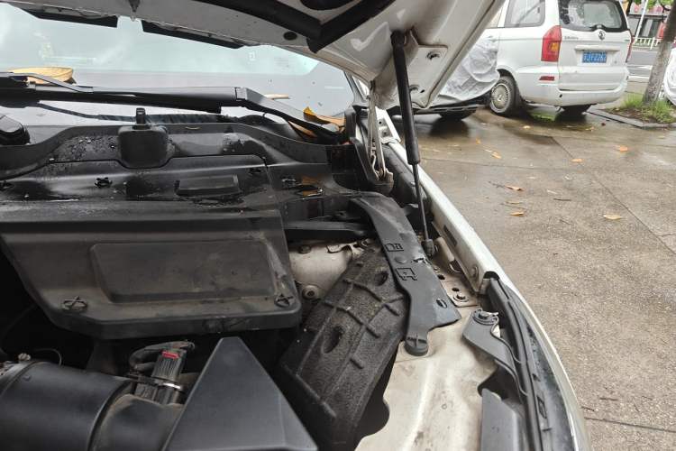 Used Land Rover Discovery Sport 2017 2.0T SE Engine Bay Left